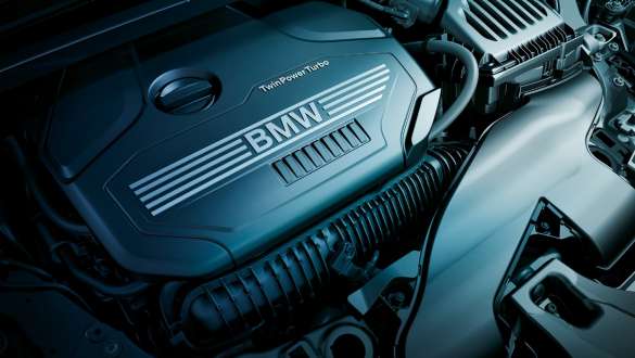 BMW X1 F48 BMW TwinPower Turbo 4-cilindrični benzinski motor BMW X1 F48 LCI pogled izbliza na BMW TwinPower Turbo 4-cilindrični benzinski motor