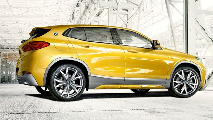 Bočni prikaz BMW-a X2 F39 Bočni prikaz BMW-a X2 2018 F39 Galvanic Gold metalik boje