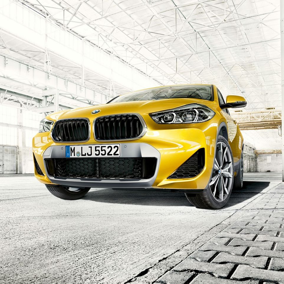 Dvostruka maska BMW-a X2 F39 Prikaz dvostruke maske prednjeg kraja BMW-a X2 2018 F39 Galvanic Gold metalik boje
