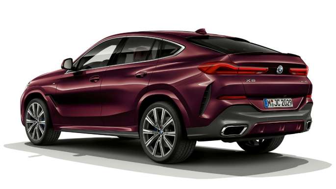 BMW X6 s opcijom opreme BMW Individual, stražnji kraj. BMW X6 s opcijom opreme BMW Individual u tročetvrtinskom prikazu stražnjeg kraja.