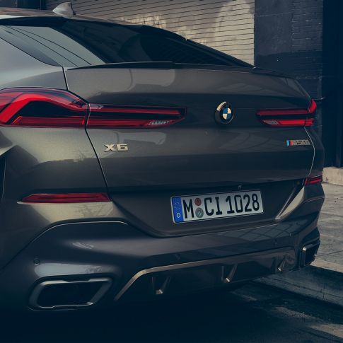 M sport ispušni sustav BMW-a X6. Detaljan prikaz M sport ispušnog sustava BMW-a X6.