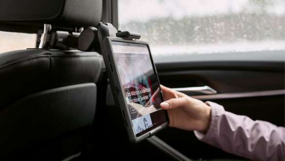 BMW univerzalni nosač za tablete s BMW sigurnosnim kućištem za Travel & Comfort sustav BMW dodaci jesen zima BMW univerzalni nosač za tablete s BMW sigurnosnim kućištem za Travel & Comfort sustav