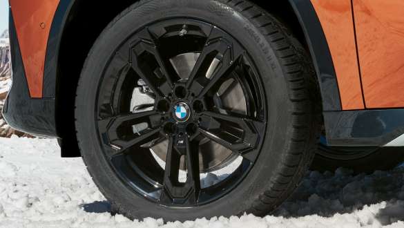 BMW dodaci za jesen zimu 17" BMW naplatci od lake legure V-spoke 618 Reflex Silver, zimski kompletan kotač BMW dodaci za jesen zimu 17" BMW naplatci od lake legure V-spoke 618 Reflex Silver, zimski kompletan kotač