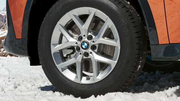 17-inčni BMW naplatak od lakih legura Y-spoke 896 Refined Silver BMW dodaci za jesen zimu 17-inčni BMW naplatak od lakih legura Y-spoke 896 Refined Silver
