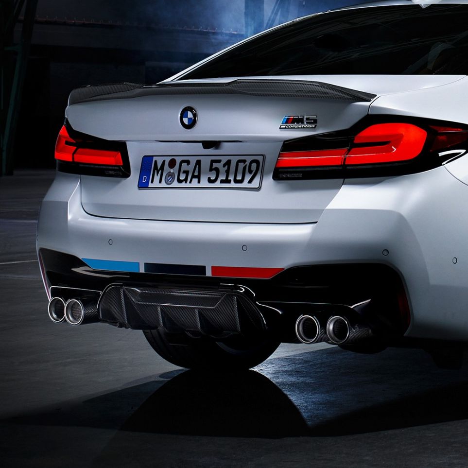 BMW M5 tročetvrtinski stražnji prikaz BMW M Performance dijelovi BMW M5 tročetvrtinski stražnji prikaz