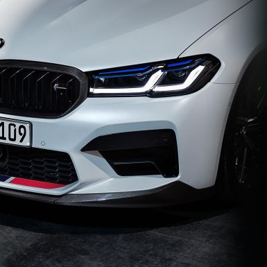 M Performance prednji razdjelnik karbonska vlakna krupni plan BMW M Performance dijelovi M Performance prednji razdjelnik karbonska vlakna krupni plan