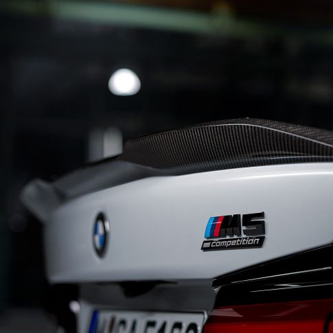 M Performance stražnji spojler Pro karbonska vlakna krupni plan BMW M Performance dijelovi M Performance stražnji spojler Pro karbonska vlakna krupni plan