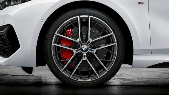 19" M Performance naplatak od lakih legura Double-spoke 555 M Bicolor BMW serije 2 Gran Coupé F44 M Performance dijelovi 19" M Performance naplatak od lakih legura Double-spoke 555 M Bicolor BMW serije 2 Gran Coupé F44 M Performance dijelovi krupni plan