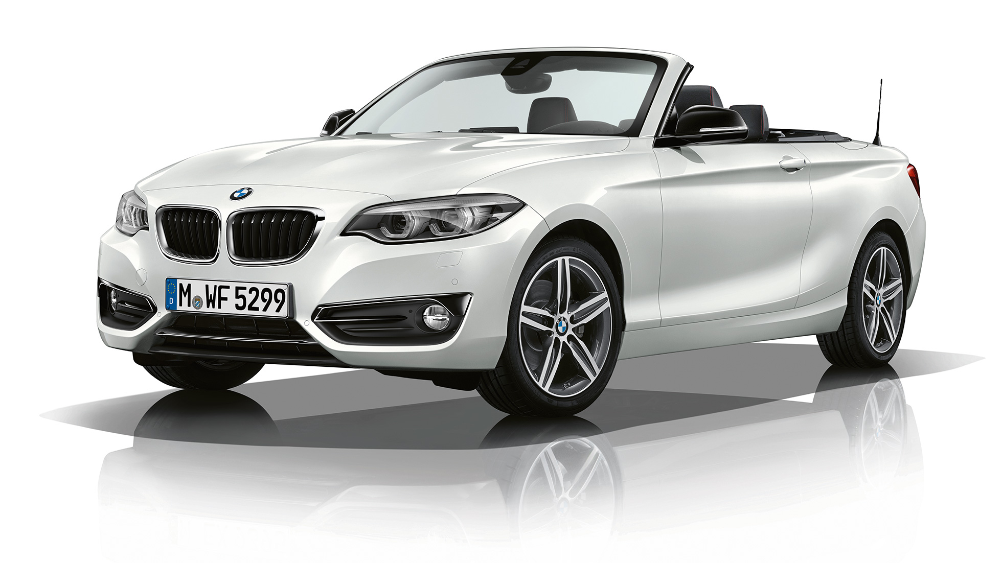 BMW serije 2 Cabrio, tročetvrtinski prednji prikaz Modela Sport Line BMW serije 2 Cabrio, tročetvrtinski prednji prikaz Modela Sport Line