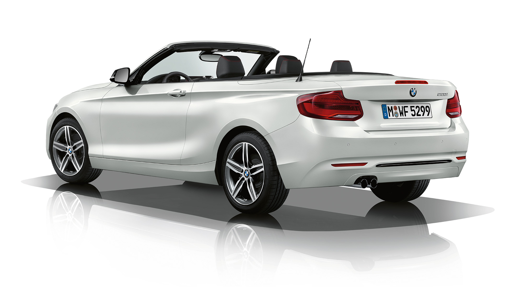 BMW serije 2 Cabrio, tročetvrtinski stražnji prikaz Modela Sport Line BMW serije 2 Cabrio, tročetvrtinski stražnji prikaz Modela Sport Line