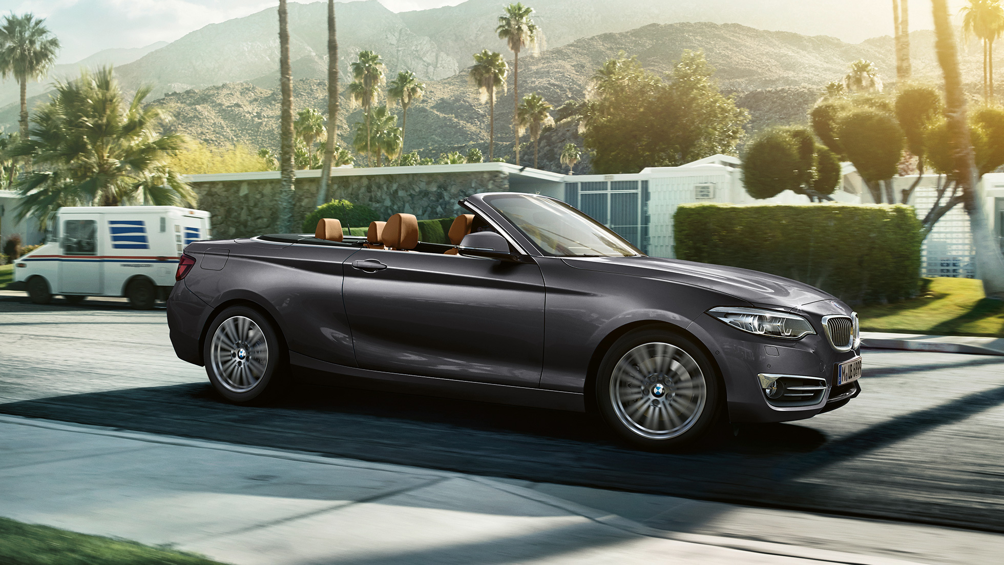 BMW serije 2 Cabrio, prikaz s bočne strane prilikom vožnje BMW serije 2 Cabrio, prikaz s bočne strane prilikom vožnje