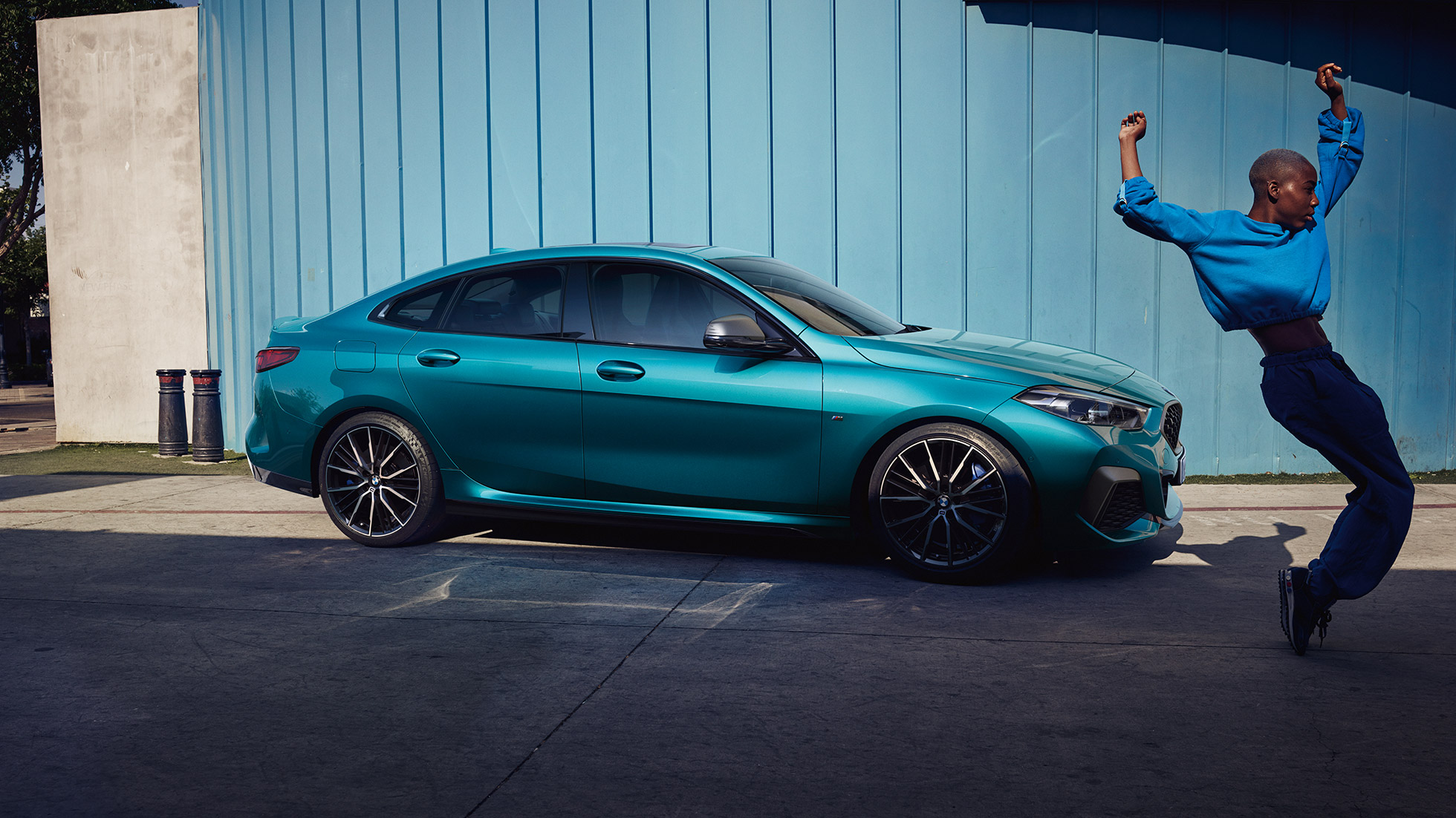 Atraktivna coupé silueta BMW-a serije 2 Gran Coupé Atraktivna coupé silueta BMW-a serije 2 Gran Coupé Snapper Rocks plava metalik F44 gledana s boka