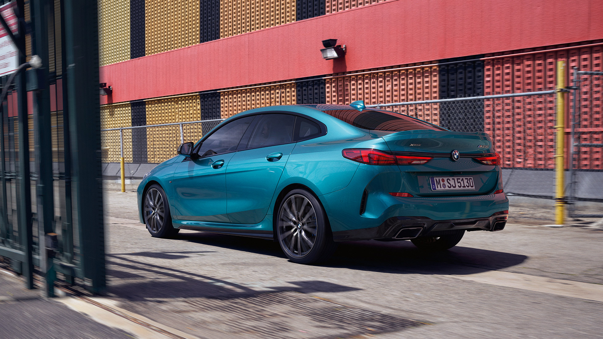 Progresivni dizajn BMW-a serije 2 Gran Coupé Progresivni dizajn BMW-a serije 2 Gran Coupé Snapper Rocks plava metalik F44 tročetvrtinski bočni pogled
