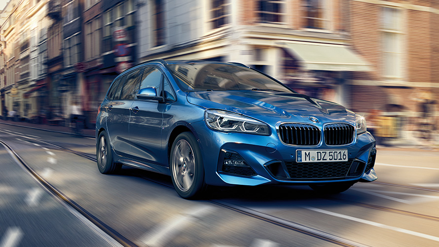 BMW serije 2 Gran Tourer F46 tročetvrtinski pogled sprijeda u vožnji BMW serije 2 BMW serije 2 Gran Tourer F46 tročetvrtinski pogled sprijeda u vožnji