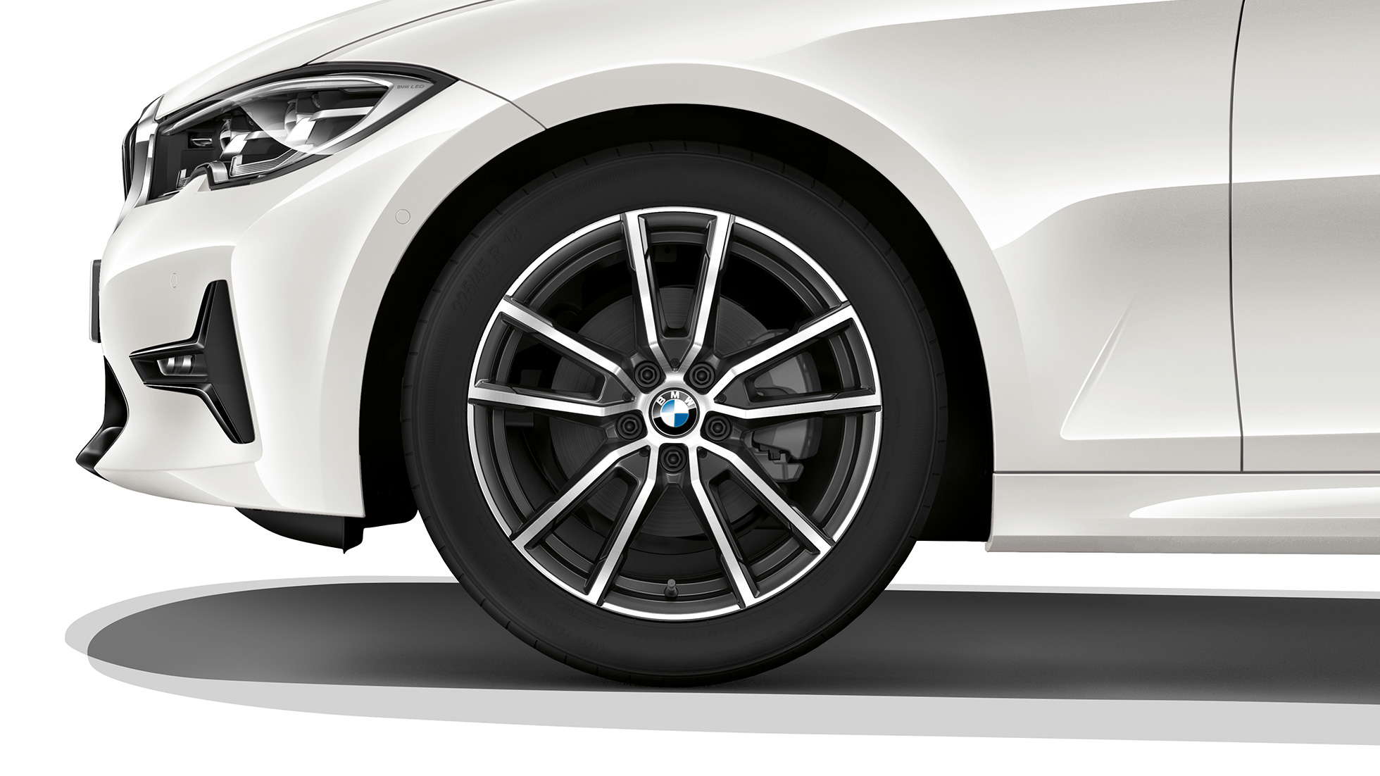 BMW serije 3 Limuzina, Model Sport Line lakometalni kotači. Detaljan prikaz lakometalnih kotača BMW-a serije 3 Limuzina sa značajkama opreme modela Sport Line.