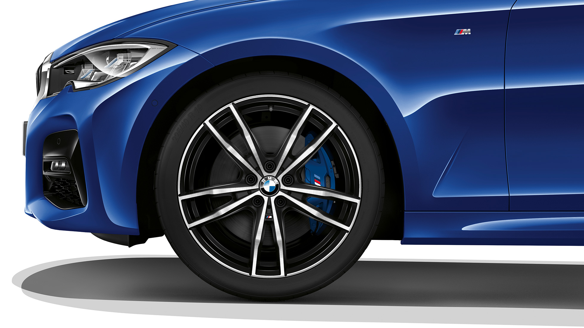 BMW serije 3 Limuzina, Model M Sport lakometalni kotači. Detaljan prikaz lakometalnih kotača BMW-a serije 3 Limuzina s opremom modela M Sport.