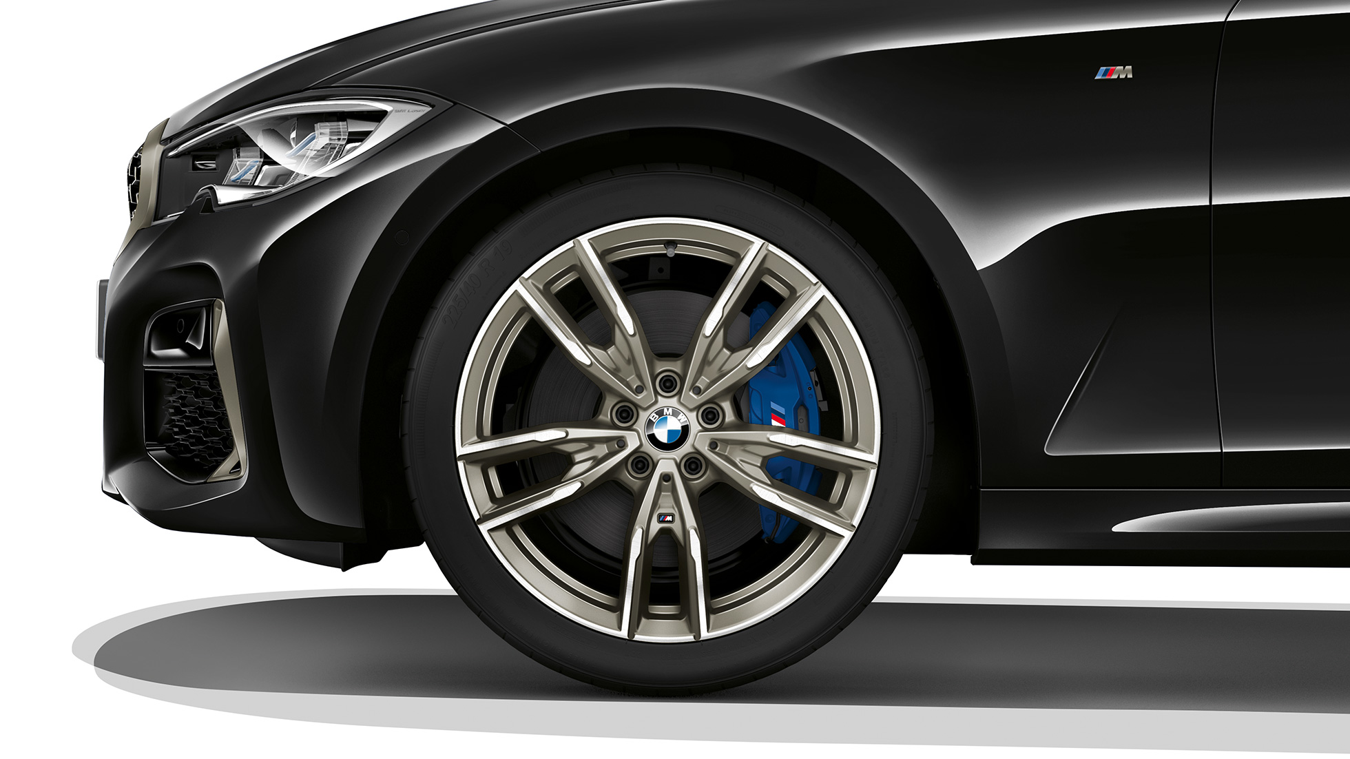 BMW serije 3 Limuzina, M340i xDrive lakometalni kotači. Detaljan prikaz lakometalnih kotača BMW-a serije 3 M340i xDrive Limuzina.