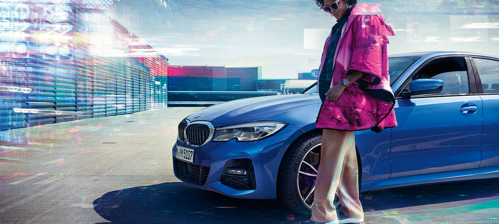 Tročetvrtinski prikaz prednjeg kraja BMW-a serije 3 Limuzina BMW 330i G20 Tročetvrtinski prikaz prednjeg kraja BMW-a serije 3 Limuzina BMW 330i G20 Portimao Blue metalik boja