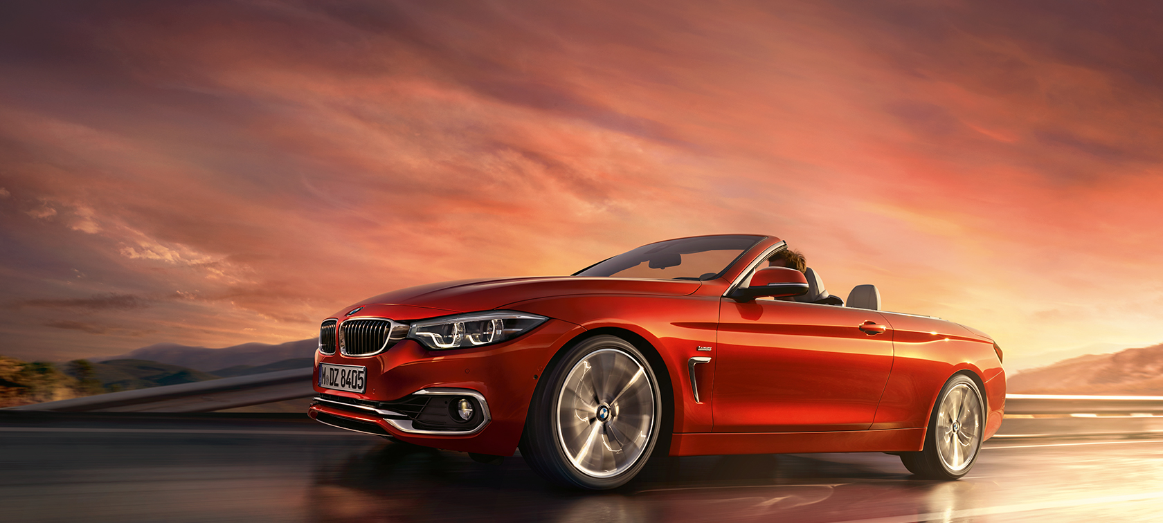 Prikaz BMW-a serije 4 Cabrio prilikom vožnje Prikaz BMW-a serije 4 Cabrio prilikom vožnje