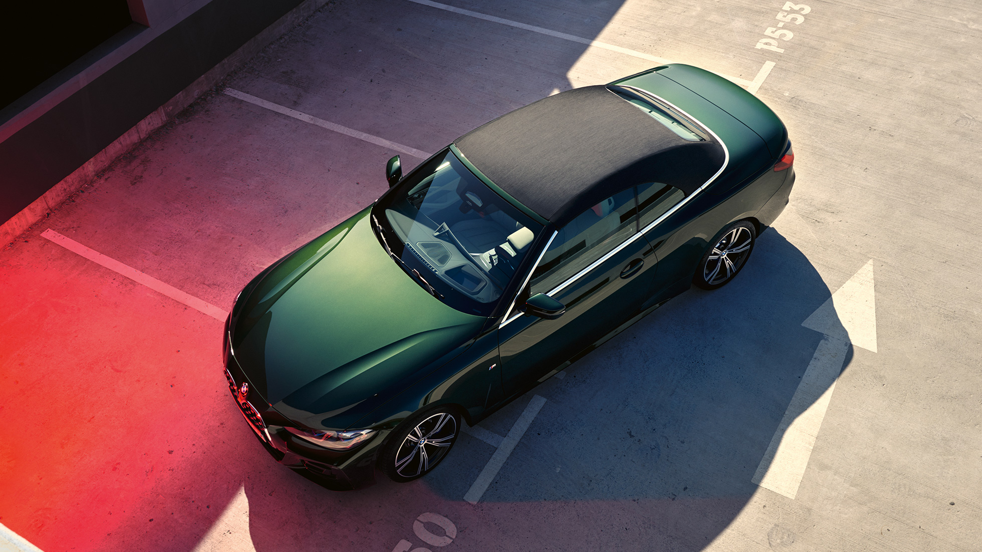 Ptičja perspektiva meki krov BMW serije 4 Cabrio G23 2020 BMW serije 4 Cabrio G23 2020 Sanremo Green metalik ptičja perspektiva meki krov
