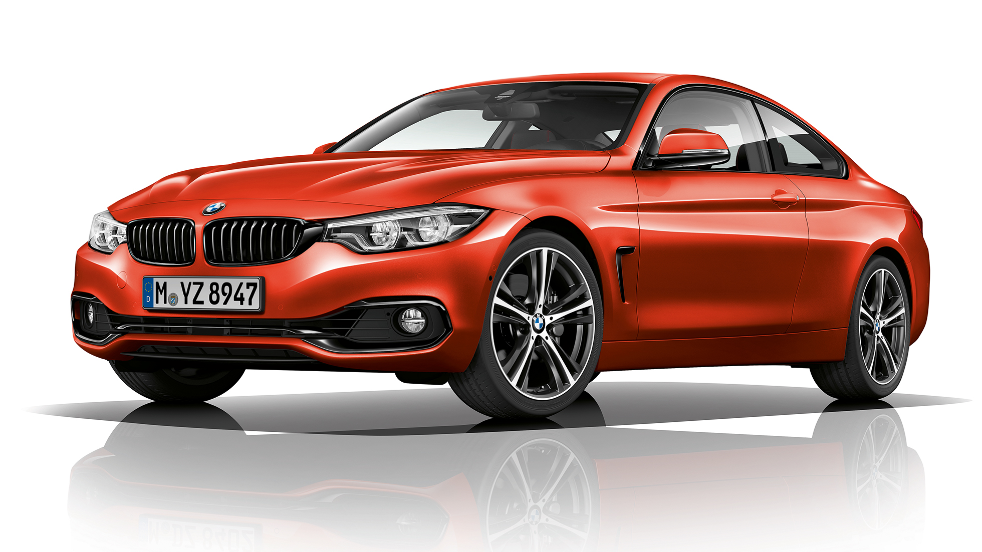 BMW serije 4 Coupé, tročetvrtinski prikaz prednjeg kraja modela Sport Line BMW serije 4 Coupé, tročetvrtinski prikaz prednjeg kraja modela Sport Line