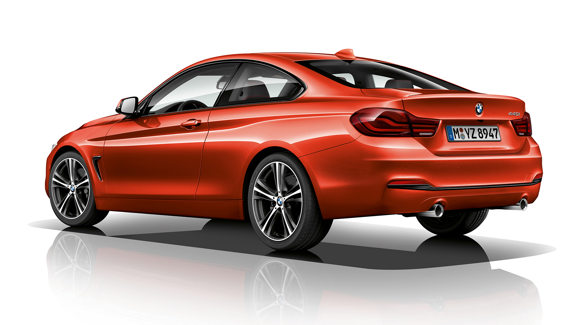 BMW serije 4 Coupé, tročetvrtinski prikaz stražnjeg kraja modela Sport Line BMW serije 4 Coupé, tročetvrtinski prikaz stražnjeg kraja modela Sport Line