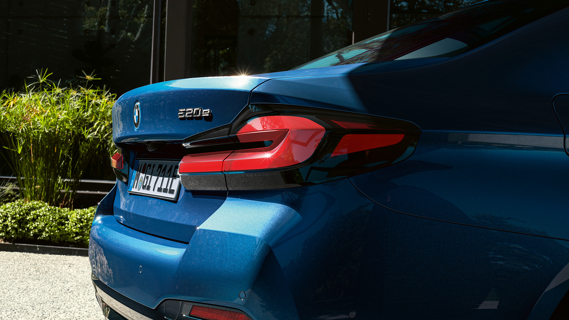 Stražnja svjetla 3D oblika BMW serije 5 limuzina G30 Stražnja svjetla 3D oblika BMW serije 5 limuzina G30 Facelift 2020 Phytonic Blue pogled izbliza