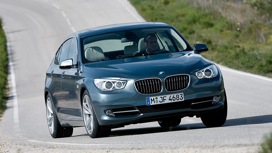 BMW serije 5 Gran Turismo (F07) tročetvrtinski pogled sprijeda u vožnji BMW serije 5 Gran Turismo (F07) tročetvrtinski pogled sprijeda u vožnji