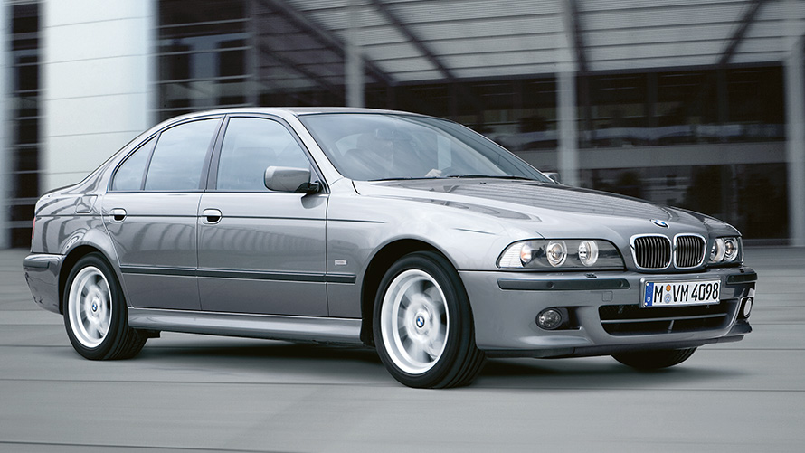 BMW serije 5 limuzina (E39) tročetvrtinski pogled s boka u mirovanju BMW serije 5 limuzina (E39) tročetvrtinski pogled s boka u mirovanju