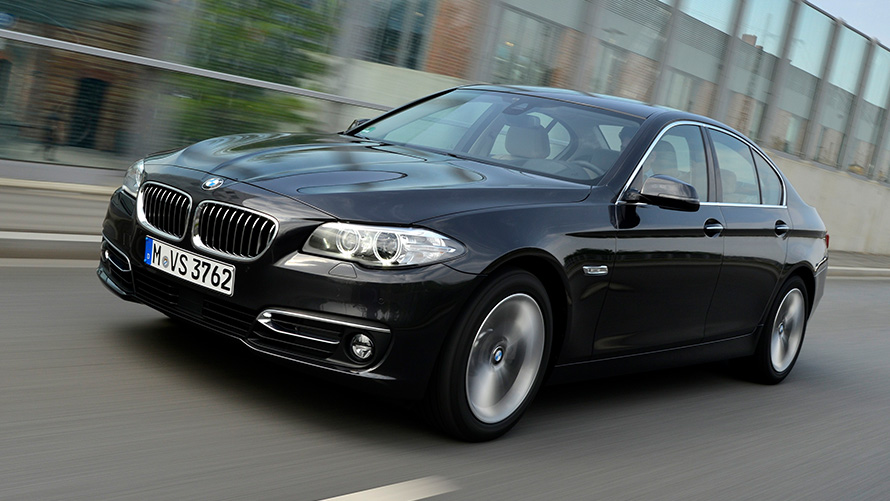 BMW 518d limuzina (F10 LCI) tročetvrtinski pogled s boka u vožnji BMW 518d limuzina (F10 LCI) tročetvrtinski pogled s boka u vožnji