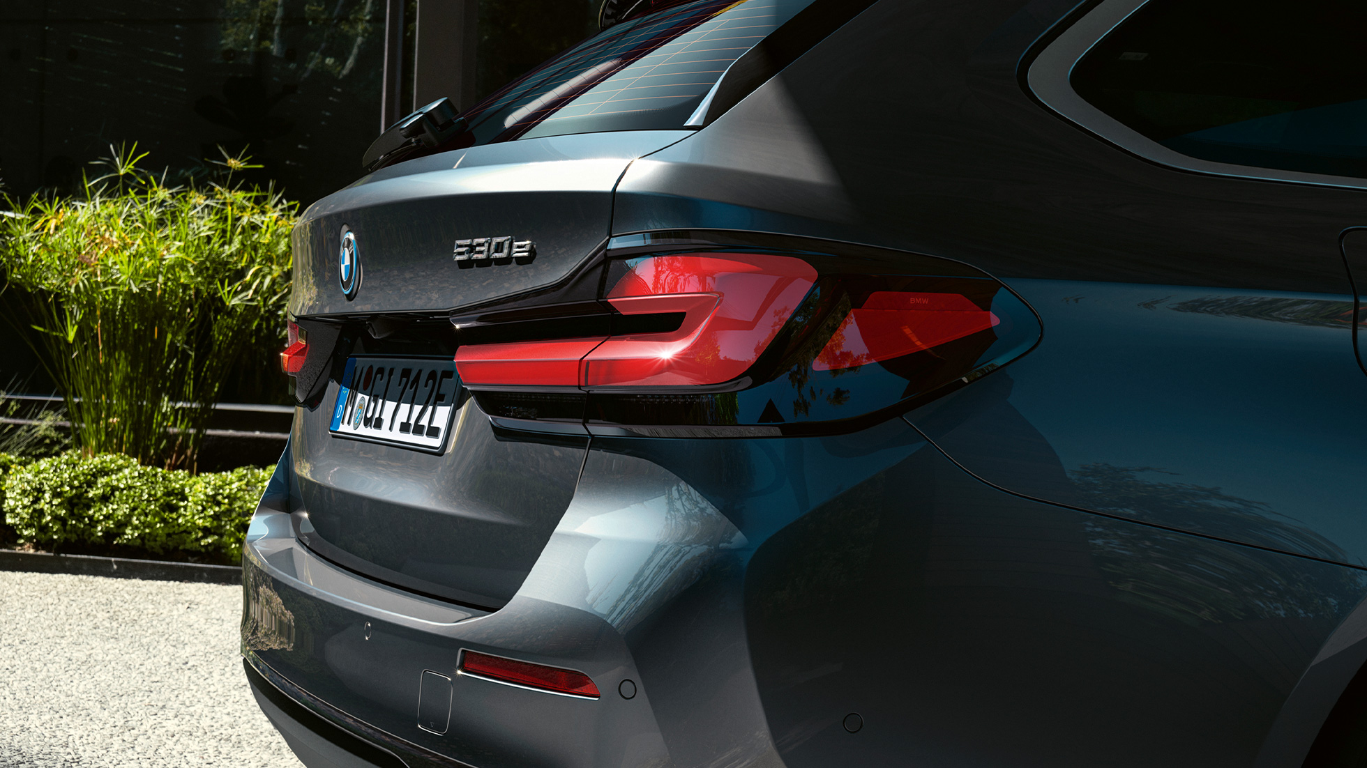 3D oblikovana stražnja svjetla BMW serije 5 Touring 3D oblikovana stražnja svjetla BMW serije 5 Touring G31 Facelift 2020 Sophisto Grey krupni plan straga