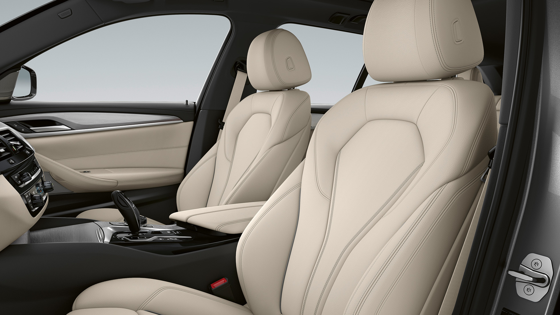 Presvlake BMW serije 5 Touring G31 osnovna oprema Presvlake koža ‘Dakota’ Ivory White ekskluzivni prošivi s kontrastnim trakama BMW serije 5 Touring 530i G31 2020 osnovna oprema unutrašnjost