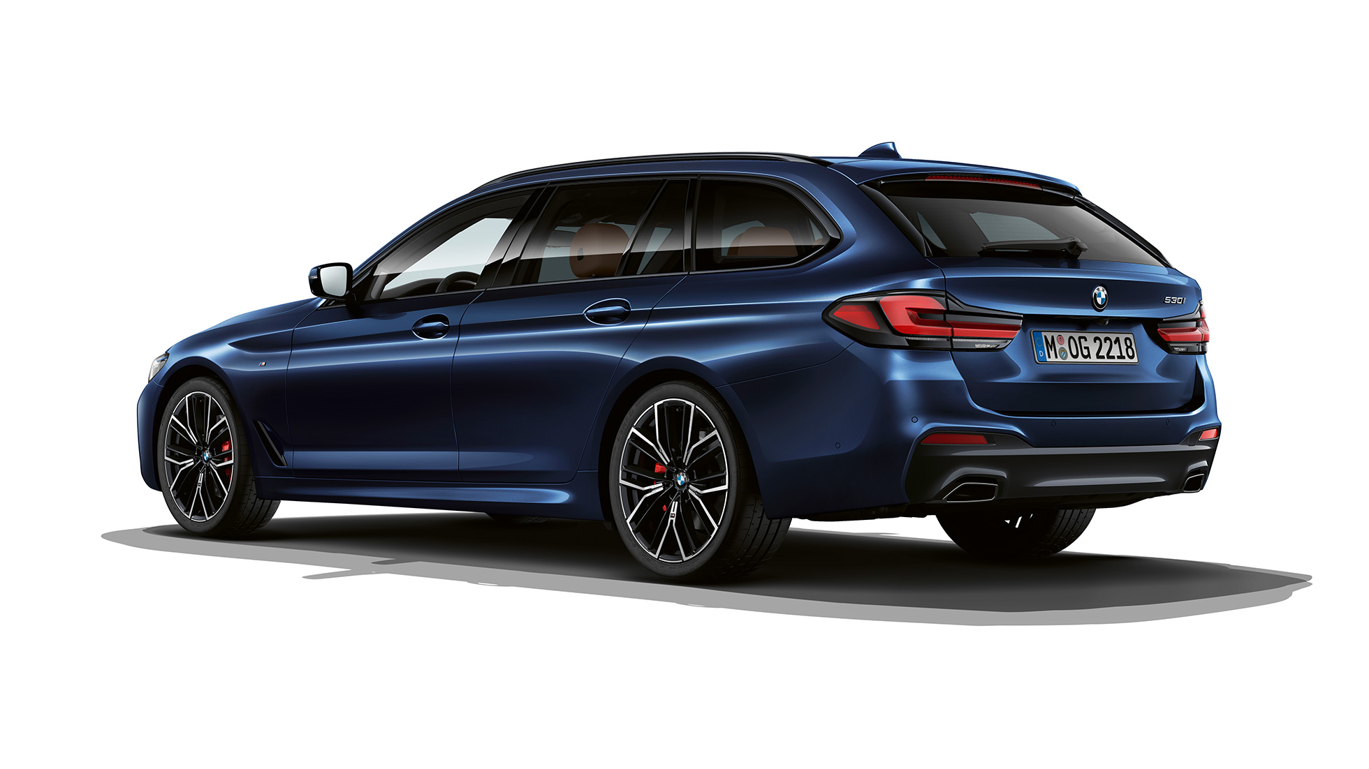 BMW serije 5 Touring G31 M Sport paket straga BMW serije 5 Touring 530e G31 2020 M Sport paket Tansanite Blue ll metalik tročetvrtinski stražnji prikaz