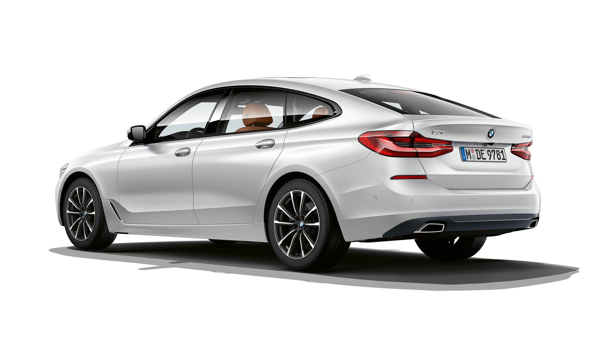 BMW serije 6 Gran Turismo osnovna oprema G32 2020 pogled strag BMW serije 6 Gran Turismo G32 620d 2020 osnovna oprema Mineral White metalik tročetvrtinski prikaz