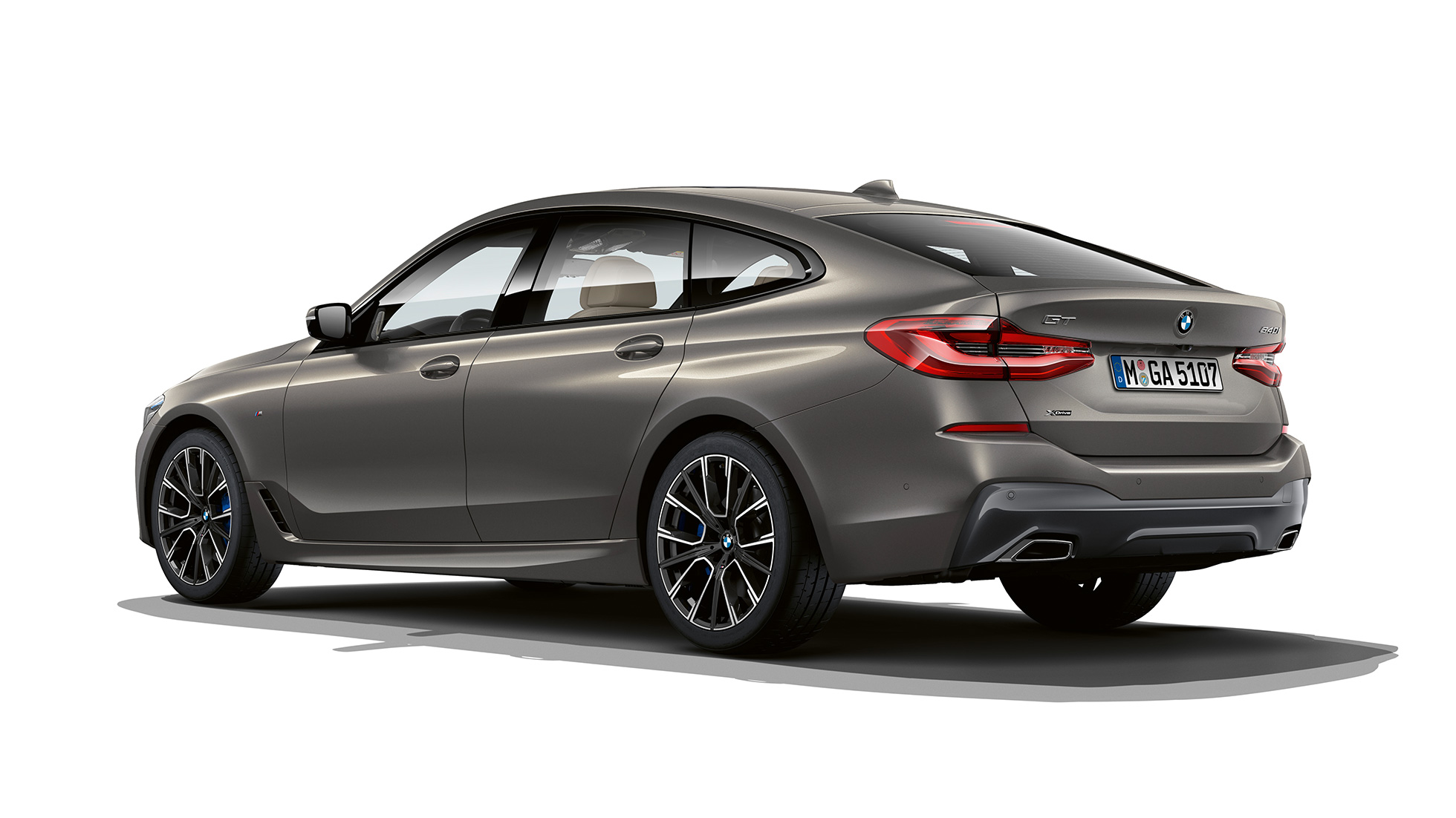BMW serije 6 Gran Turismo M Sport paket G32 2020 straga BMW serije 6 Gran Turismo G32 640i xDrive 2020 M Sport paket Bernina Grey Amber efekt tročetvrtinski stražnji prikaz