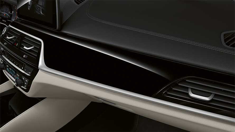 BMW Individual letvice unutrašnjosti piano finish Black BMW serije 6 Gran Turismo G32 2020 unutrašnjost kokpit