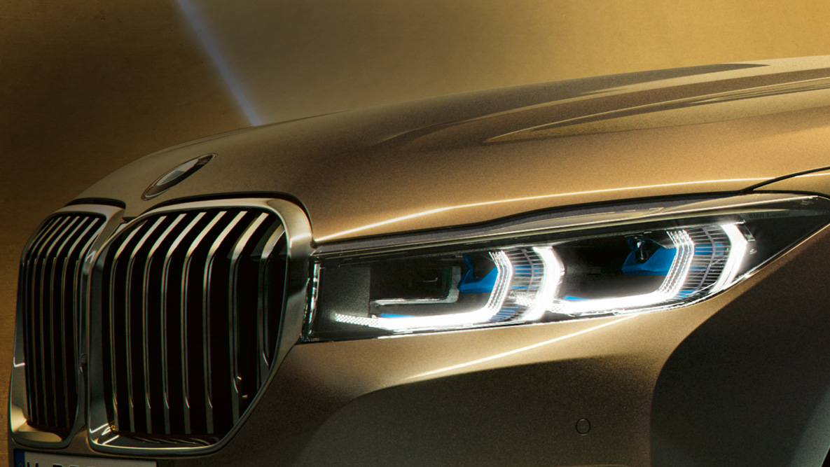 BMW serije 7 Limuzina lasersko svjetlo BMW serije 7 Limuzina: detaljan prikaz laserskog svjetla s plavo-bijelim snopovima