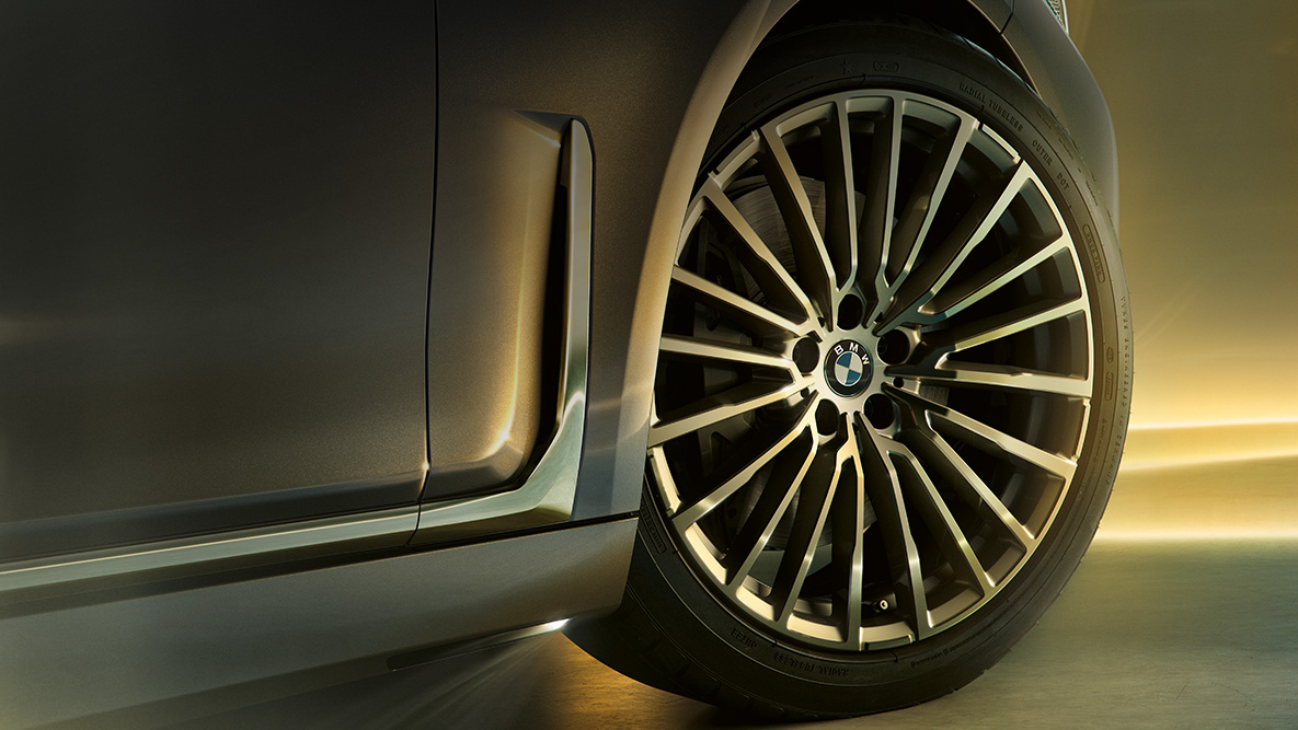 BMW serije 7 Limuzina kotači s dizajnom više krakova BMW serije 7 Limuzina: detaljan prikaz kotača s dizajnom više krakova