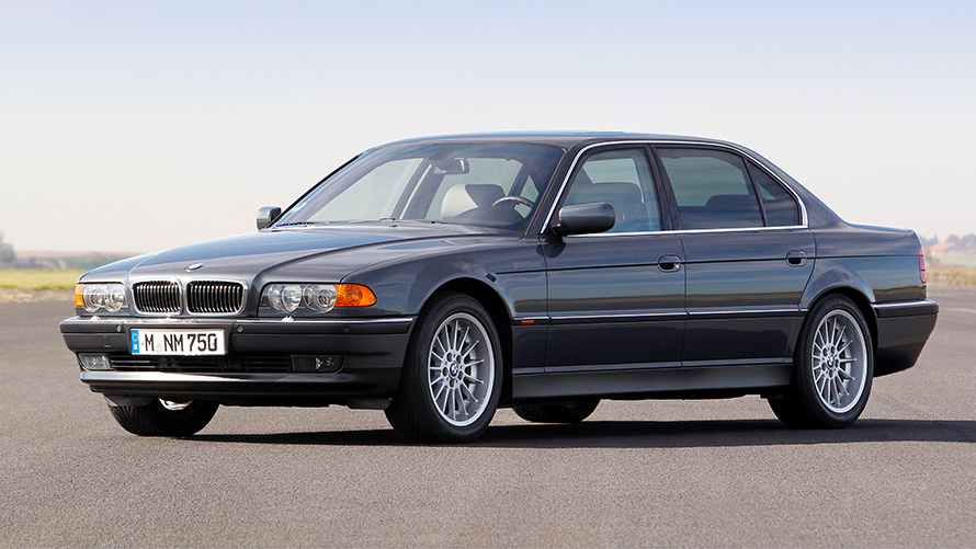 BMW serije 7 limuzina (E38) 7/8 pogled s boka u mirovanju BMW serije 7 limuzina (E38) 7/8 pogled s boka u mirovanju