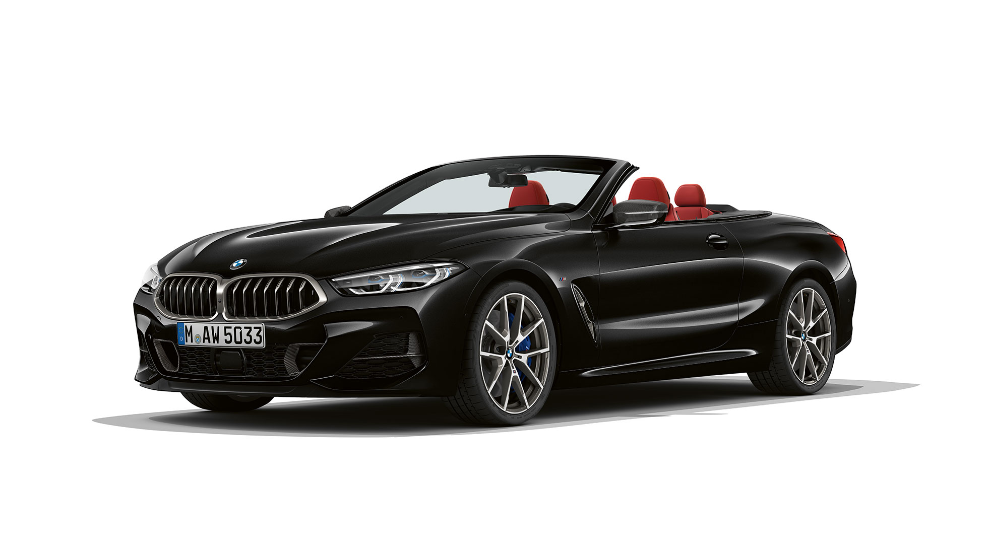 BMW M850i xDrive, Carbon Black metalik, tročetvrtinski prikaz prednjeg kraja. BMW M850i xDrive, Carbon Black metalik, tročetvrtinski prikaz prednjeg kraja.