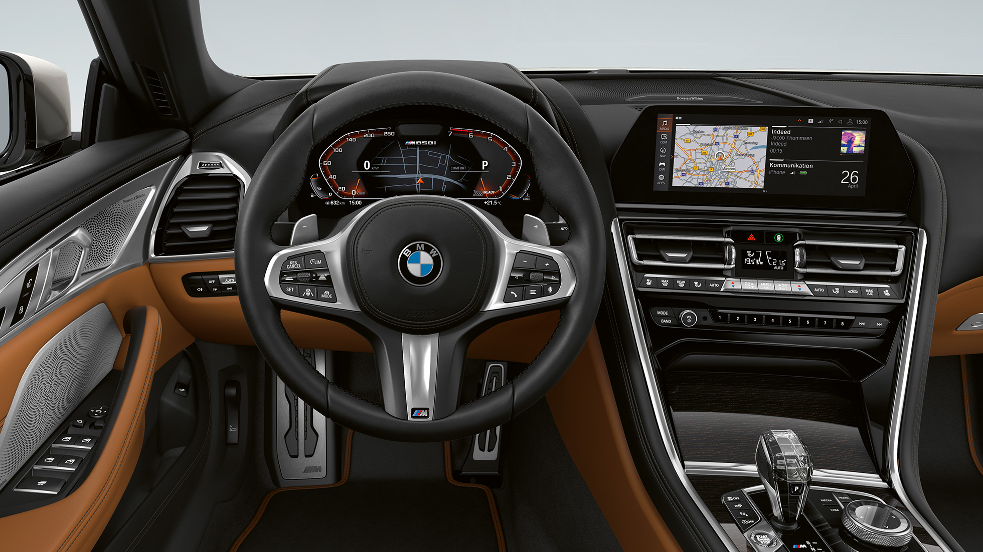 BMW M850i xDrive, Mineral White metalik, kokpit s M kožnim upravljačem. BMW M850i xDrive, Mineral White metalik, kokpit s M kožnim upravljačem.