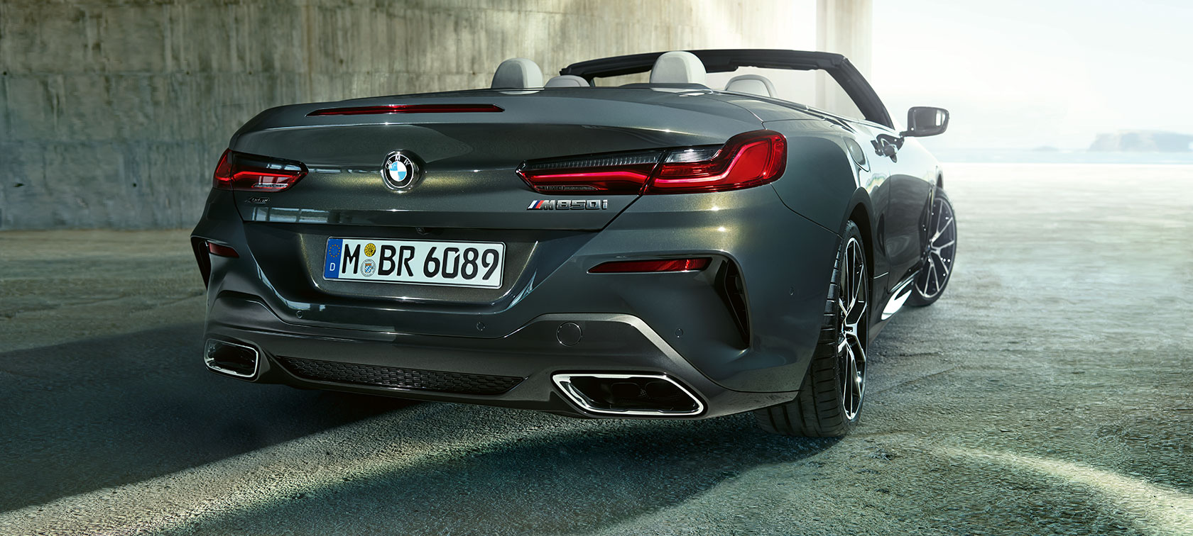 BMW M850i xDrive Dravit Grey metalik, tročetvrtinski prikaz stražnjeg kraja. BMW M850i xDrive Dravit Grey metalik, tročetvrtinski prikaz stražnjeg kraja.