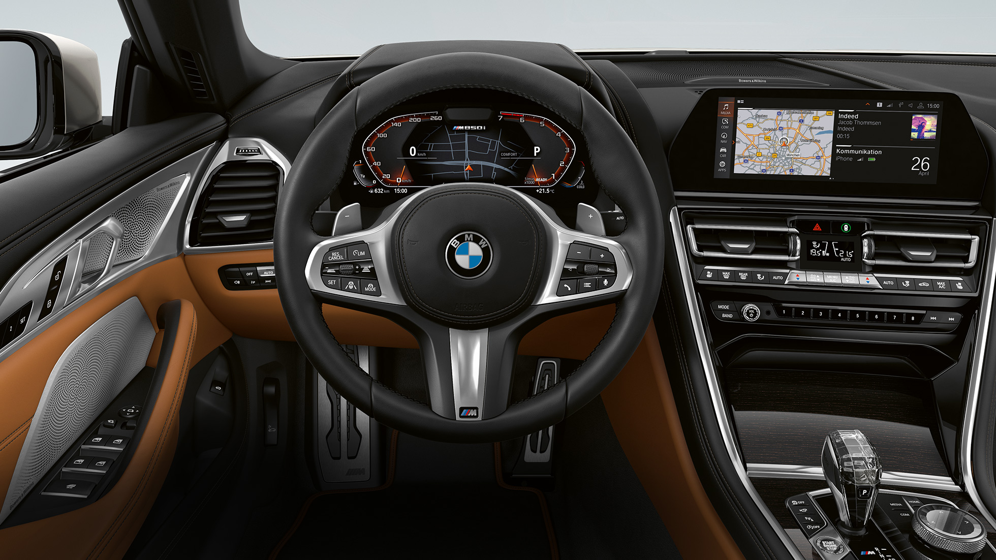 BMW M850i xDrive, M kožni upravljač s ručicama za prijenos i više funkcija. BMW M850i xDrive, M kožni upravljač s ručicama za prijenos i više funkcija.