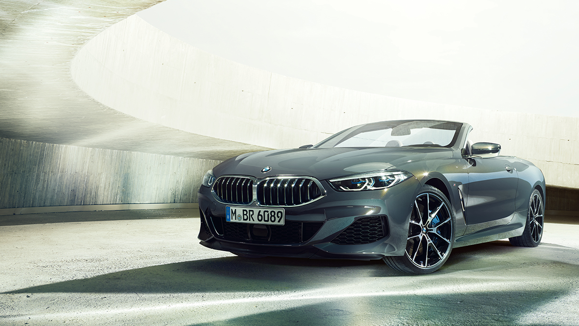 BMW M850i xDrive Dravit Grey metalik, tročevrtinski prednji desni prikaz. BMW M850i xDrive Dravit Grey metalik, tročevrtinski prednji desni prikaz.