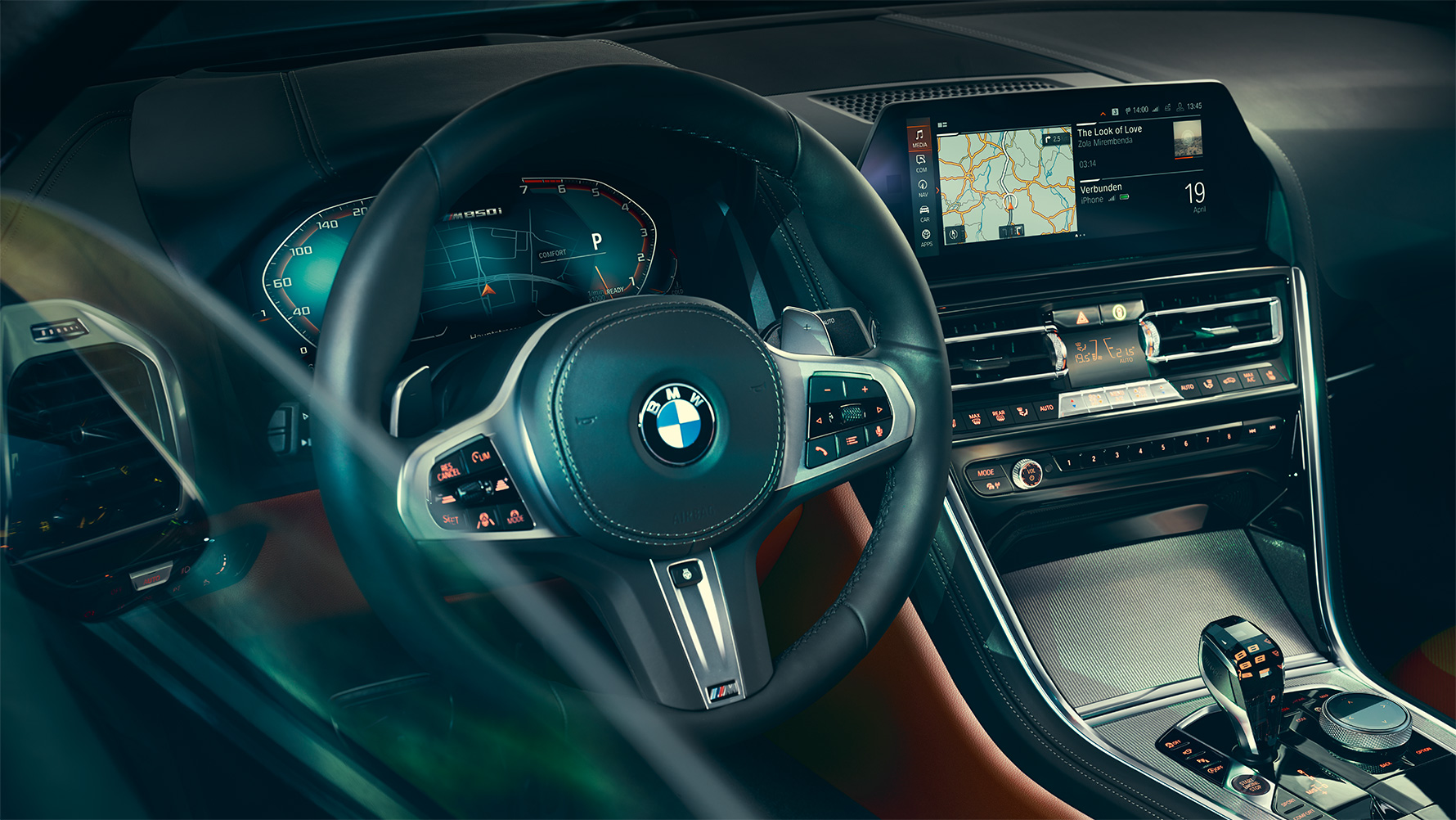 BMW serije 8 Coupé, kokpit Detaljan prikaz unutrašnjosti BMW-a serije 8 Coupé s naglaskom na upravljaču.