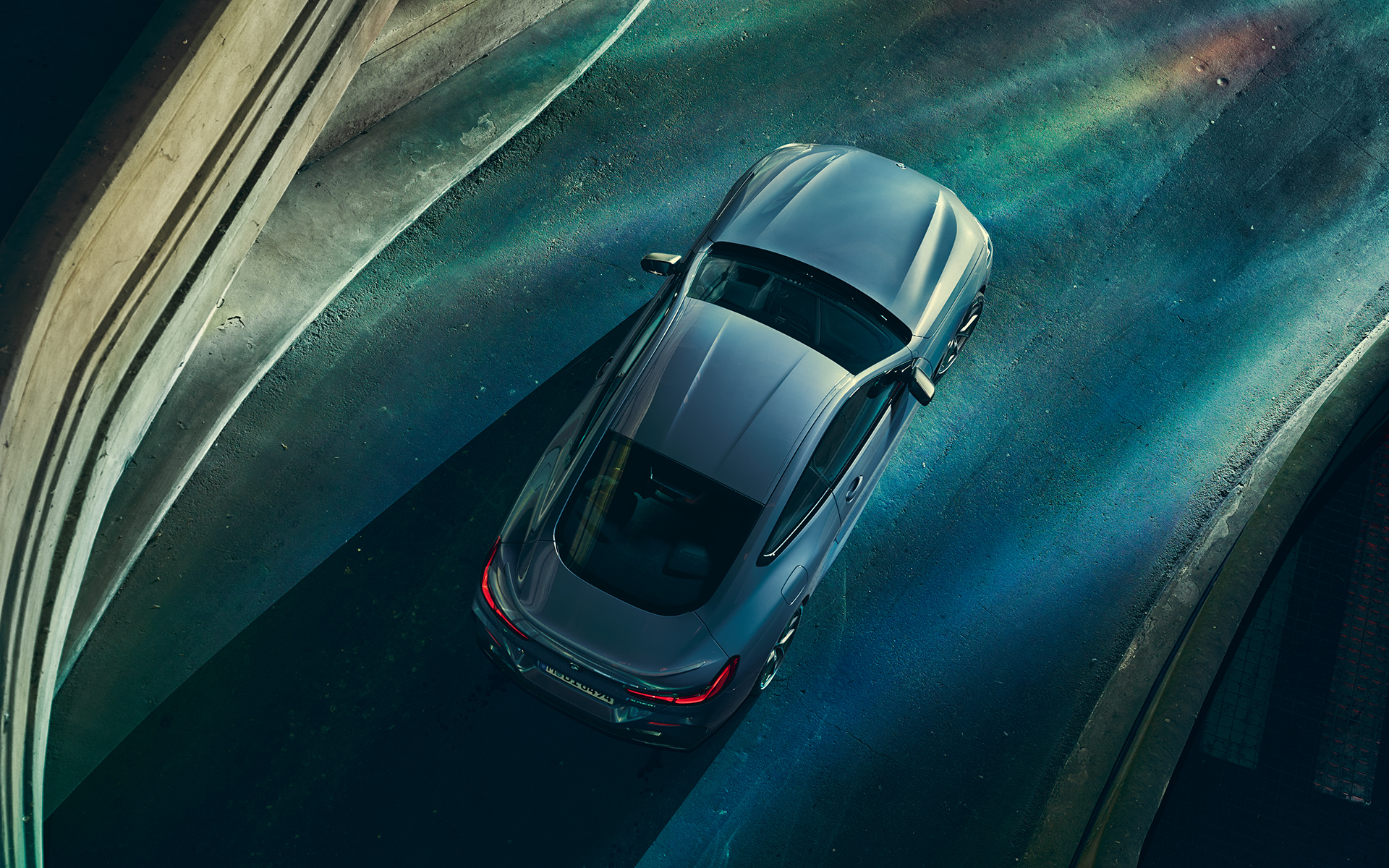 BMW serije 8 Coupé, ptičja perspektiva Ptičja perspektiva BMW-a serije 8 Coupé u urbanoj sredini.