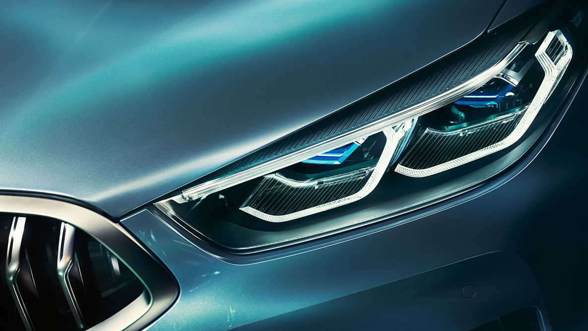BMW serije 8 Coupé, laserska svjetla. Detaljan prikaz laserskih svjetala na prednjem kraju BMW-a serije 8 Coupé.