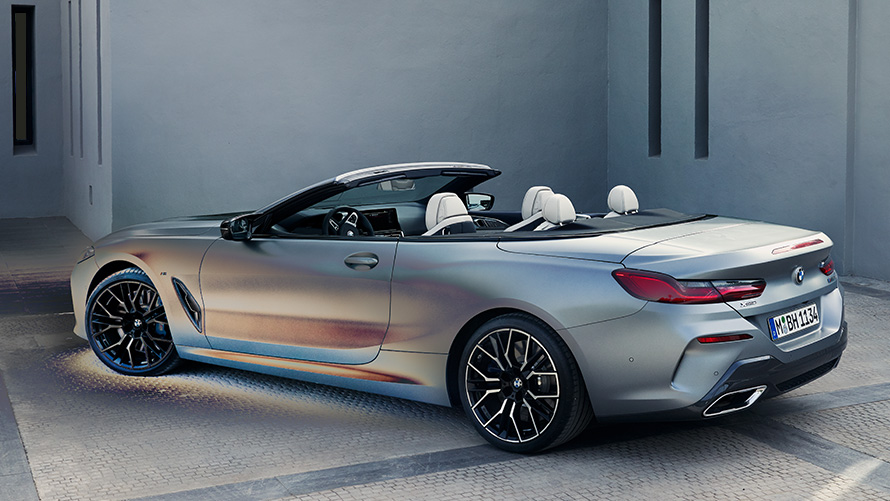 BMW serije 8 Cabrio (G14) tročetvrtinski pogled sprijeda u mirovanju BMW serije 8 Cabrio (G14) tročetvrtinski pogled sprijeda u mirovanju