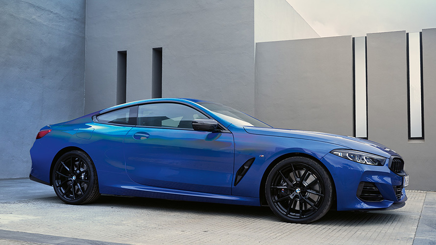 BMW serije 8 Coupé (G15) tročetvrtinski pogled sprijeda u mirovanju BMW serije 8 Coupé (G15) tročetvrtinski pogled sprijeda u mirovanju