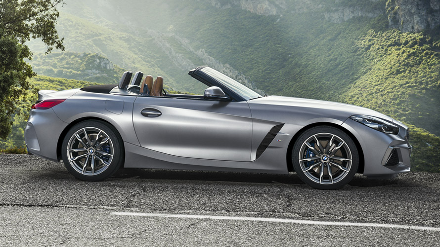 BMW Z4 M40i Roadster G29 pogled s boka BMW Z4 M40i Roadster G29 pogled s boka